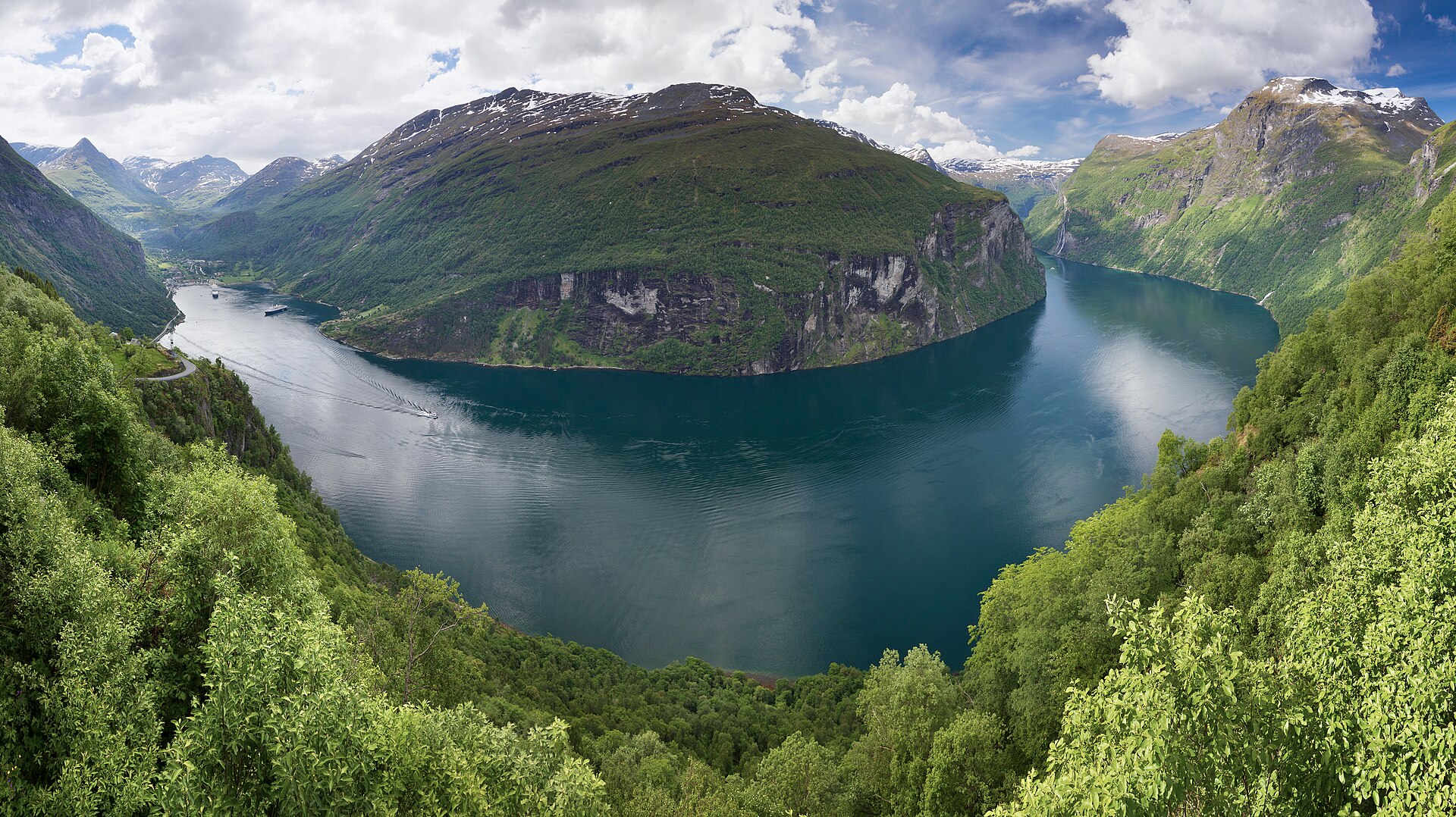 Blick von Ørnesvingen auf den Geirangerfjord