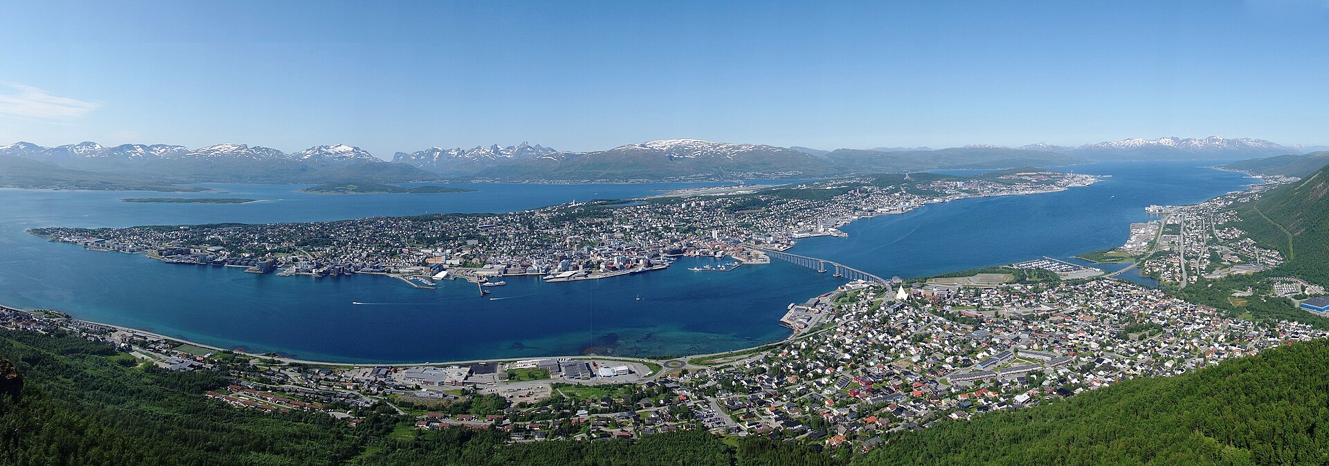 Panorama von Tromsø und der Tromsøbrücke vom Fjellheisen